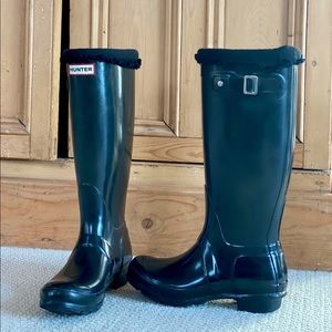 Hunter glossy black rain boots with fleece lining